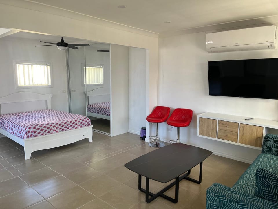 Sweet Home, Oakhurst Apartment in Sydney