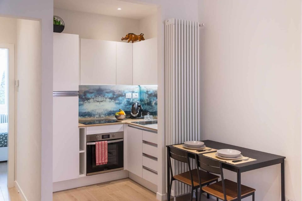 Kitchen or kitchenette, oven, stove