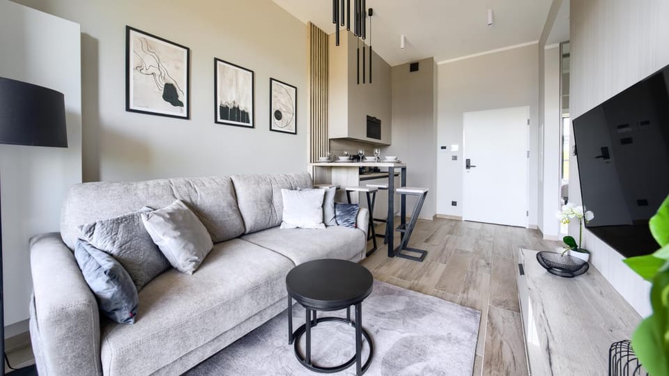 TV and multimedia, Kitchen or kitchenette, Living room, Seating area, Dining area