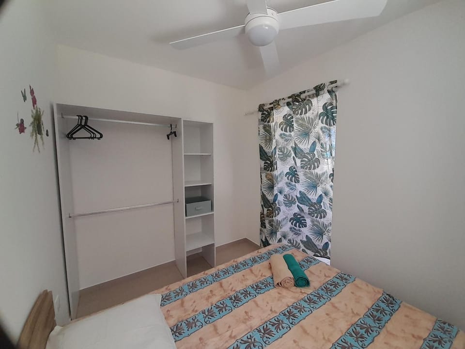 Bed, Photo of the whole room, Bedroom, fireplace, wardrobe