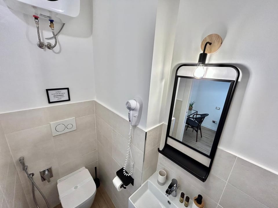 Shower, Toilet, Bathroom, heating, towels