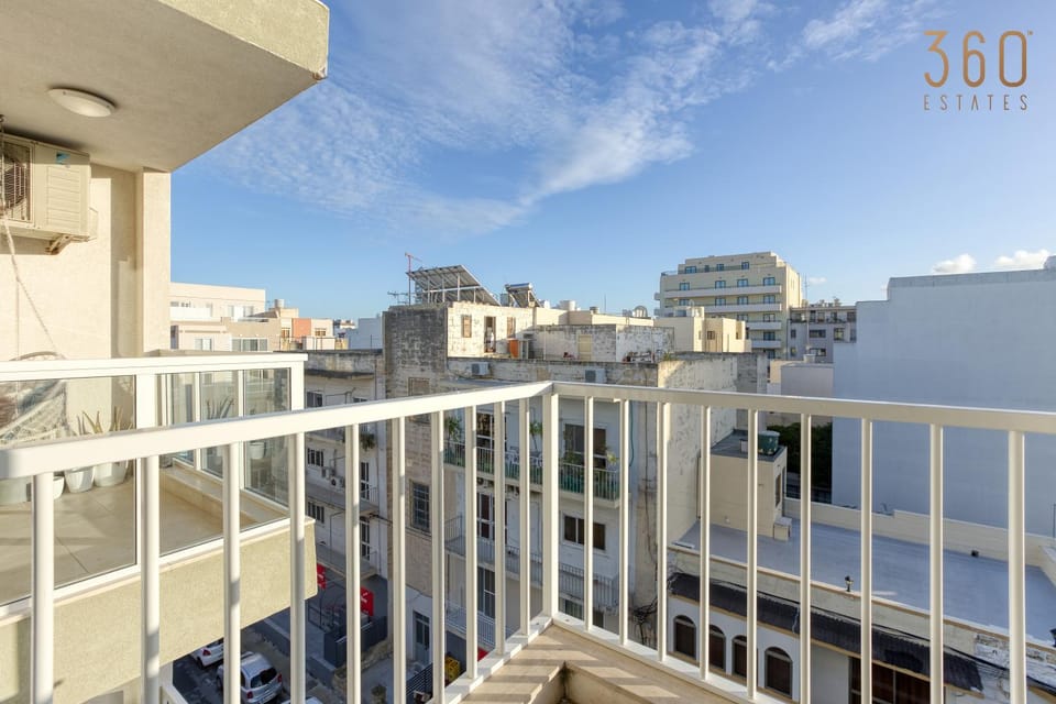 Property building, Day, View (from property/room), Balcony/Terrace, City view
