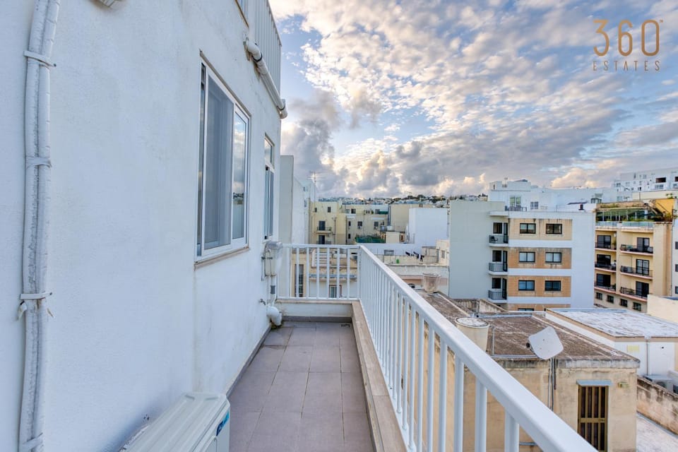 Property building, Day, View (from property/room), Balcony/Terrace, City view