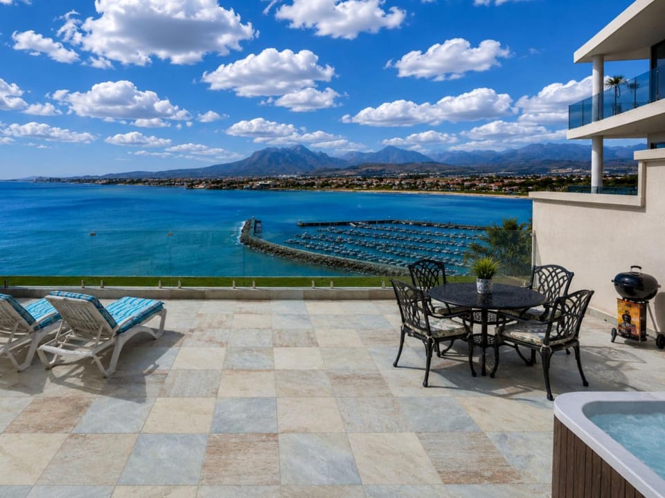 Hot Tub, View (from property/room), View (from property/room), Seating area, Sea view, Sea view, sunbed