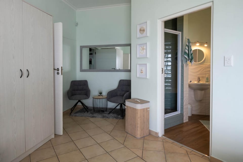 Bathroom, Bedroom, towels