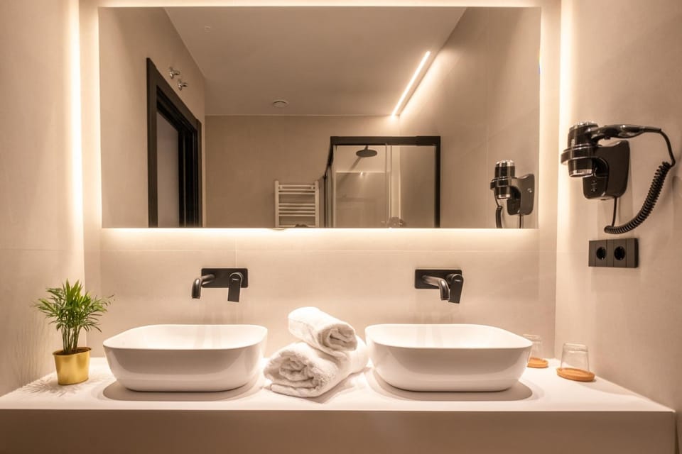Bathroom, towels