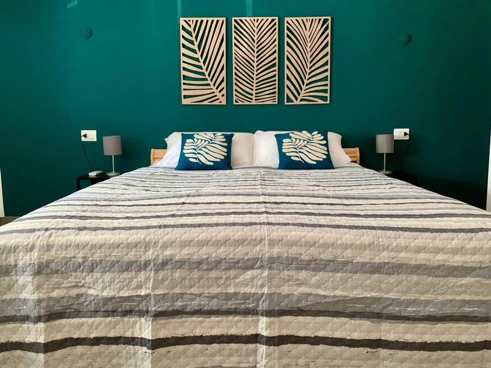 Bed, Photo of the whole room, Bedroom, locker