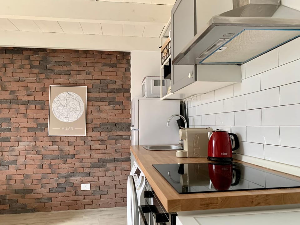 Coffee/tea facilities, Kitchen or kitchenette, locker, minibar, pet friendly, stove