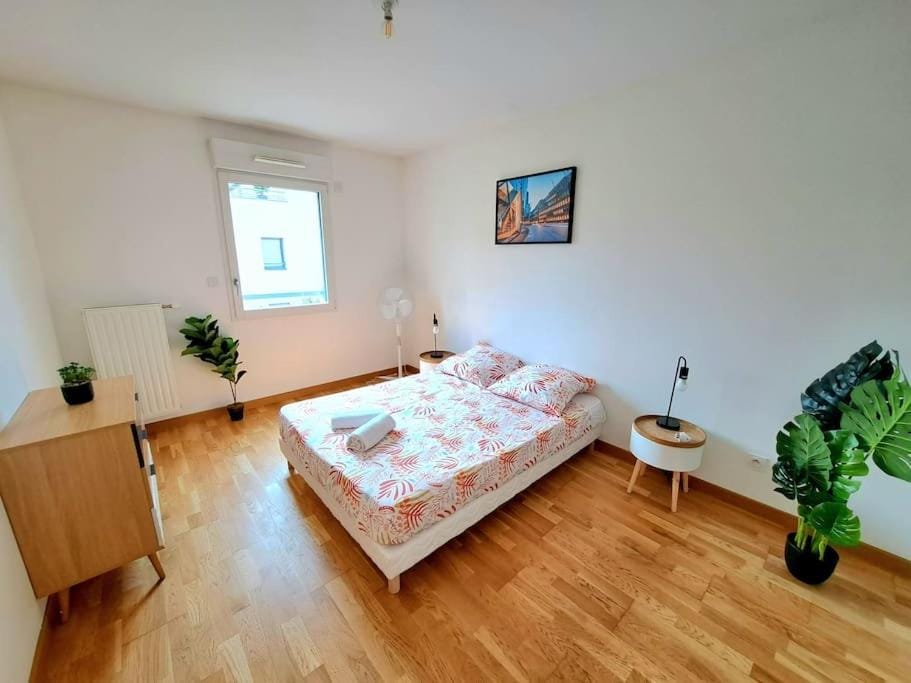 Bed, Photo of the whole room, Bedroom