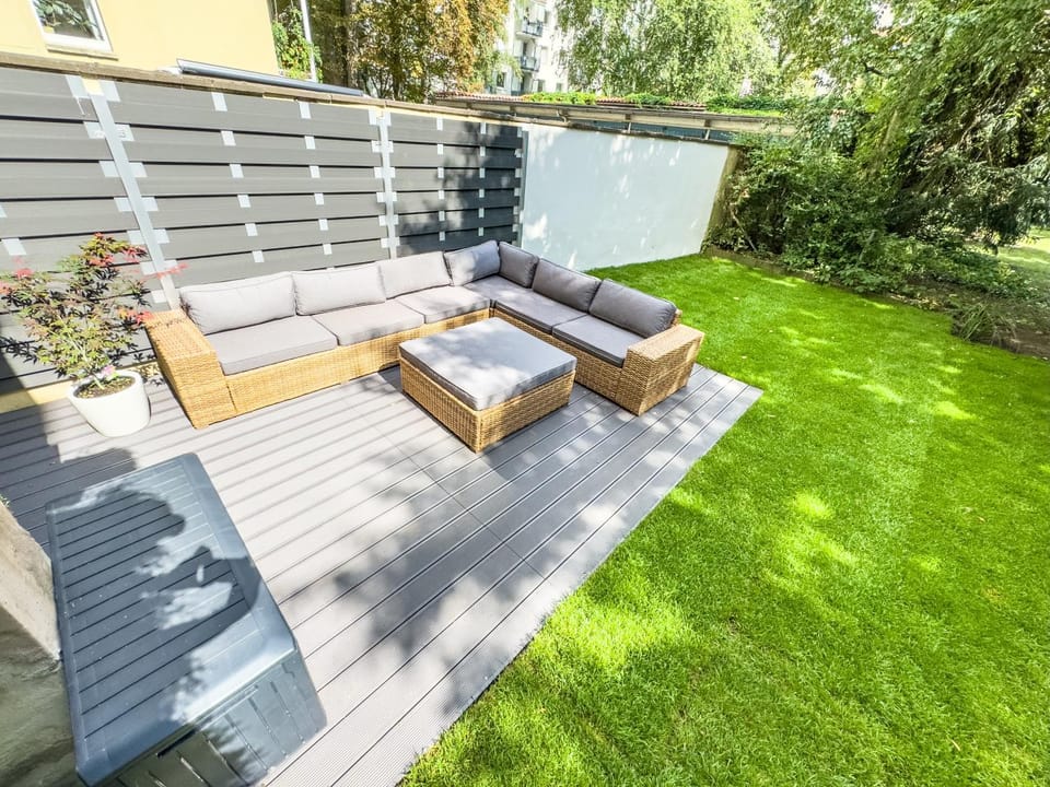 Patio, Day, Natural landscape, Garden, Seating area, Garden view