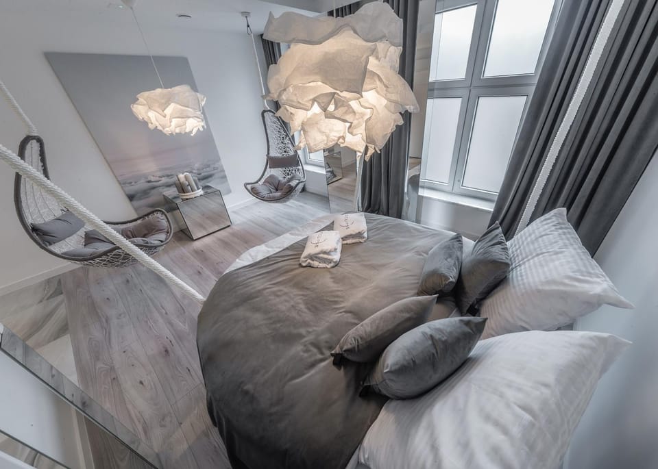 Eclipse Silver Room Apartment in Poland
