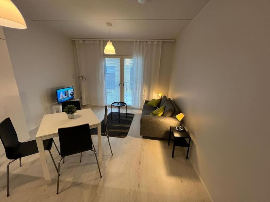 Kotimaailma Furnished Studio, Alppikylä Apartment in Helsinki