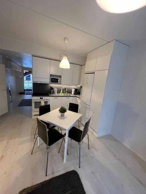 Kotimaailma Furnished Studio, Alppikylä Apartment in Helsinki