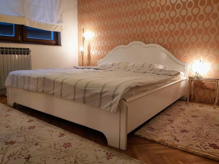 Bed, Bedroom, internet