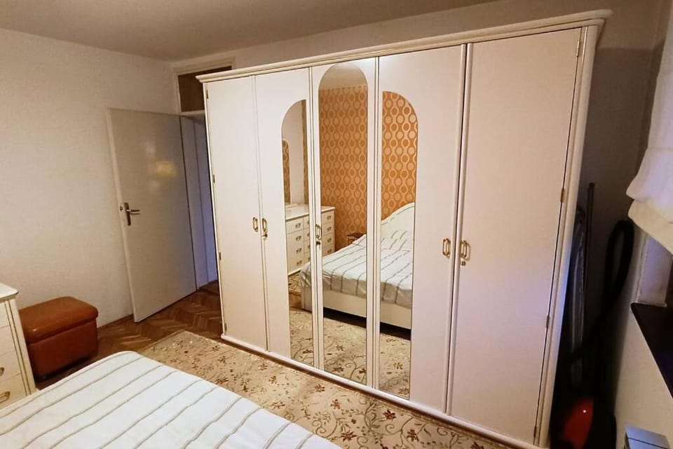 Bedroom, wardrobe