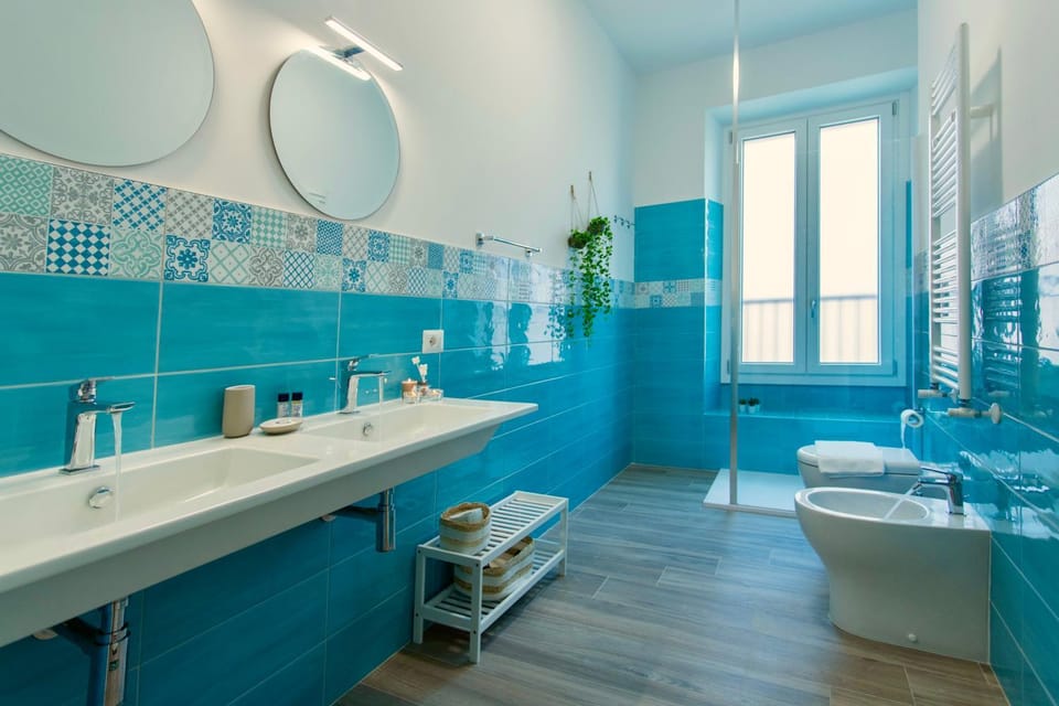 Shower, Toilet, Bathroom, towels