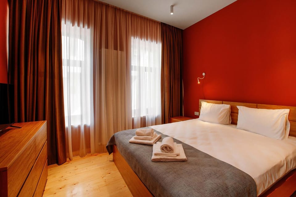 Bed, towels
