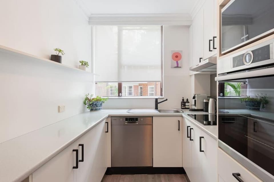 Harbourside Style, 2 Bed, A/C, Pool -Elizabeth Bay Apartment in Sydney