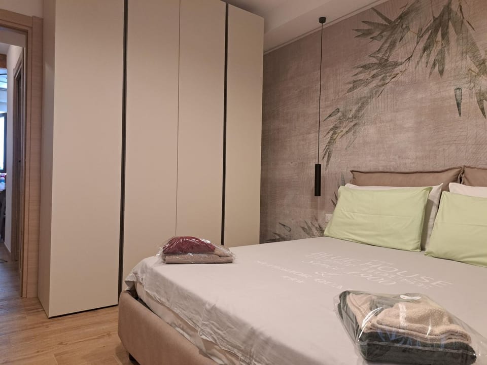 Bed, Photo of the whole room, Bedroom, towels, wardrobe