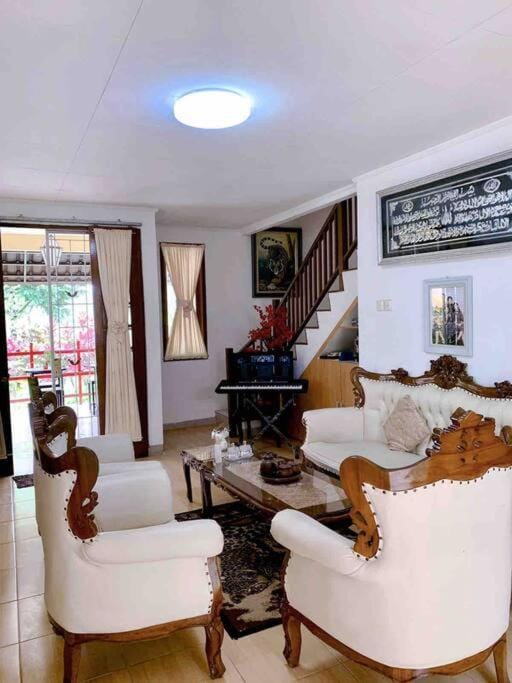 Guest House Sakura F3 Villa in West Java