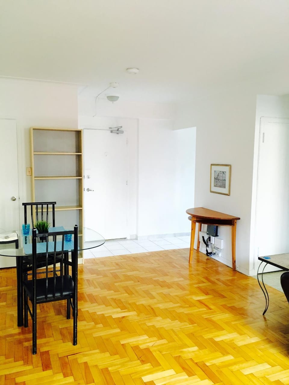 Stylish Montreal Apartment: Comfortable Stay in the Golden Square Mile Apartment in Montreal