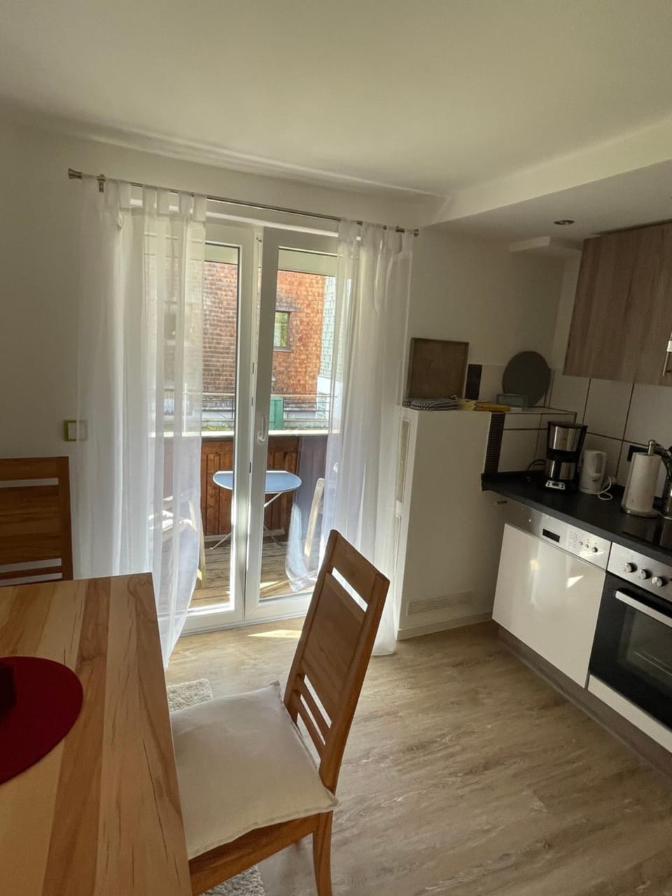 Kitchen or kitchenette, Seating area, Dining area