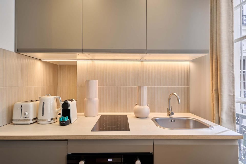 Elegant Studio Bastille - Le Marais Apartment in Paris
