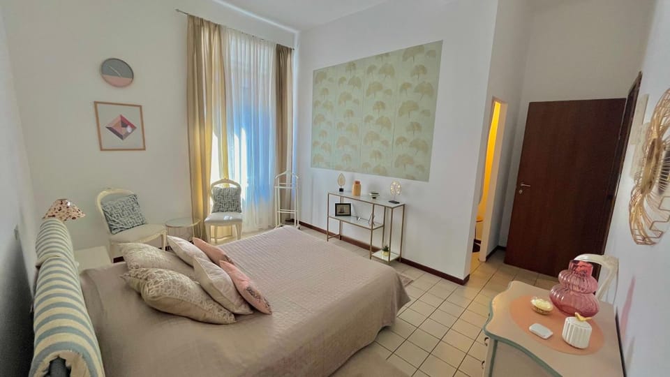 Bed, Photo of the whole room, Bedroom, internet