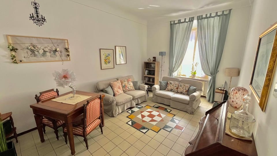 TV and multimedia, Living room, Seating area, internet
