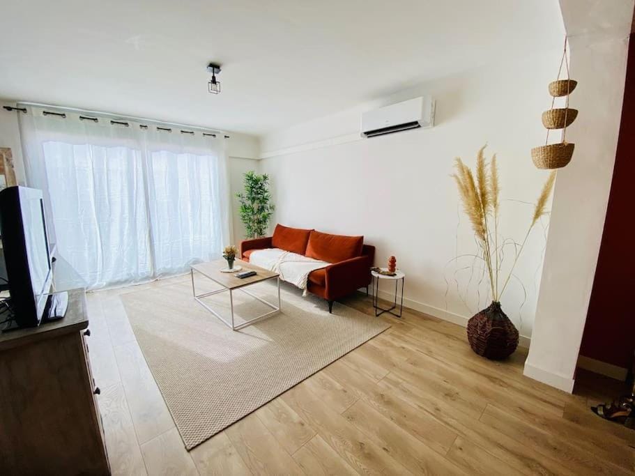 TV and multimedia, Living room, air conditioner