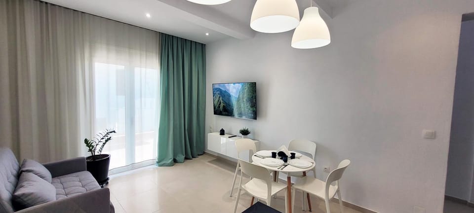 TV and multimedia, Living room, Seating area, Dining area