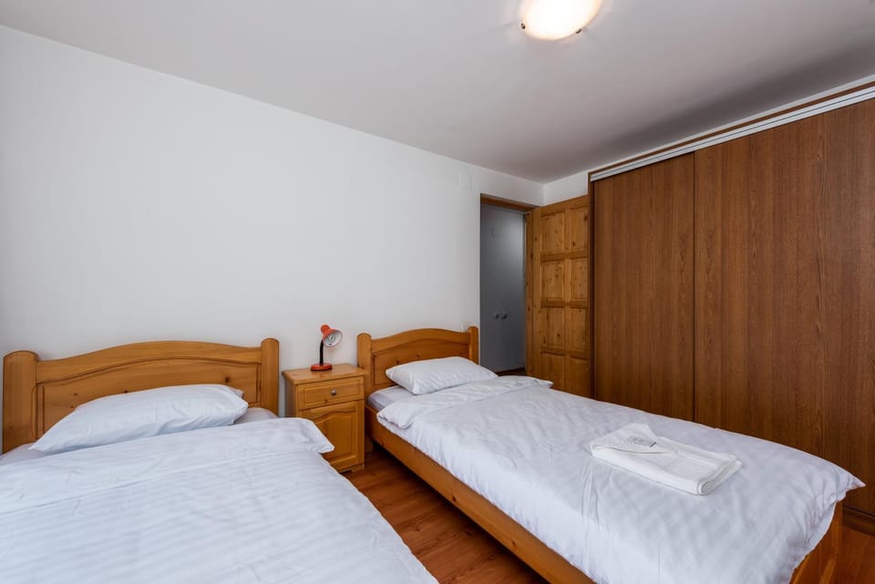 Bed, Bedroom, towels, wardrobe