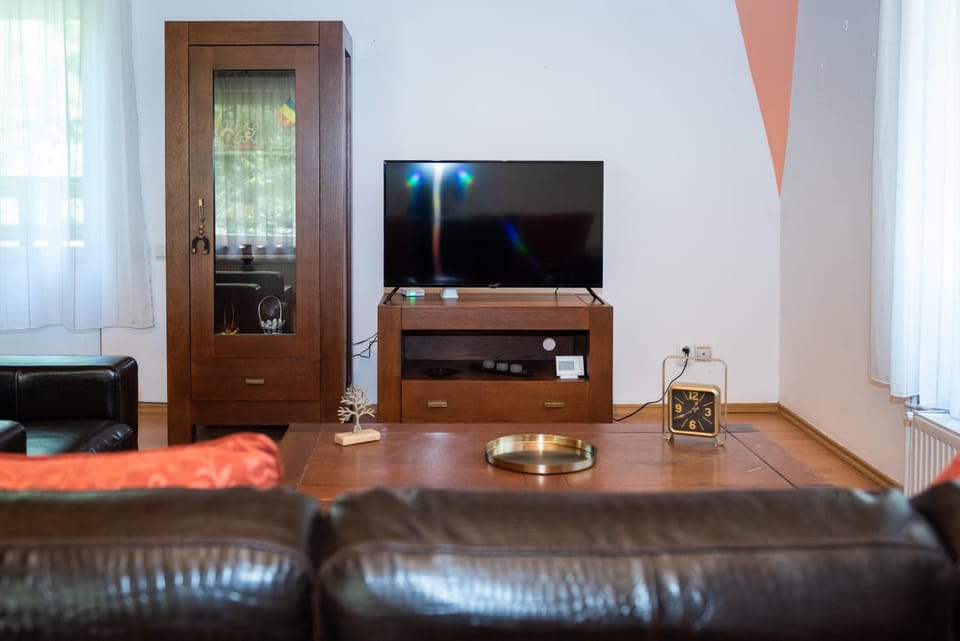 Communal lounge/ TV room, TV and multimedia, Living room, Seating area