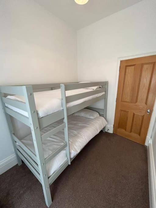 Bedroom, bunk bed