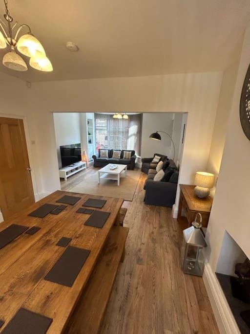 Living room, Photo of the whole room