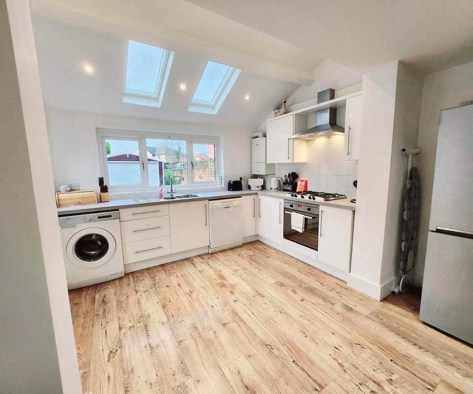 Beautiful 4BR Home near Chester Racecourse House in Chester