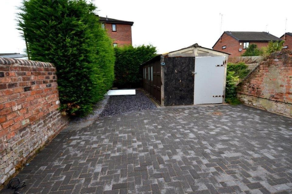 Beautiful 4BR Home near Chester Racecourse House in Chester