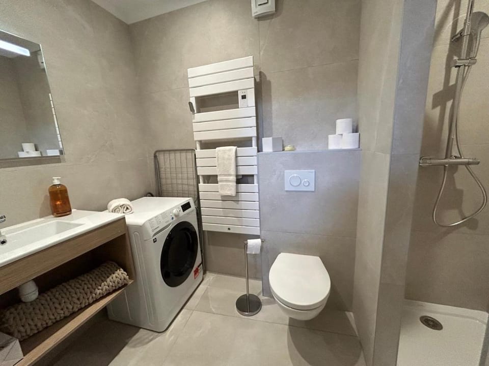 Shower, Toilet, Bathroom, towels, washing machine, dryer