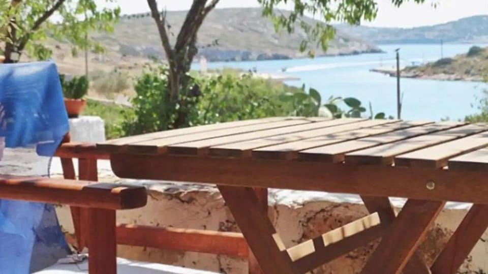 Natural landscape, View (from property/room), Balcony/Terrace, Dining area, Sea view