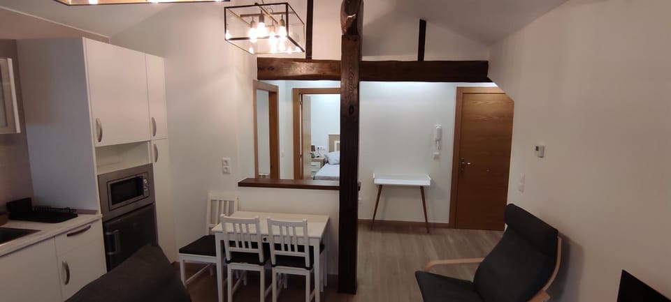 Kitchen or kitchenette, Living room, Dining area, minibar, pet friendly, stove