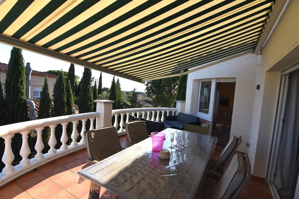 View (from property/room), Balcony/Terrace, Dining area