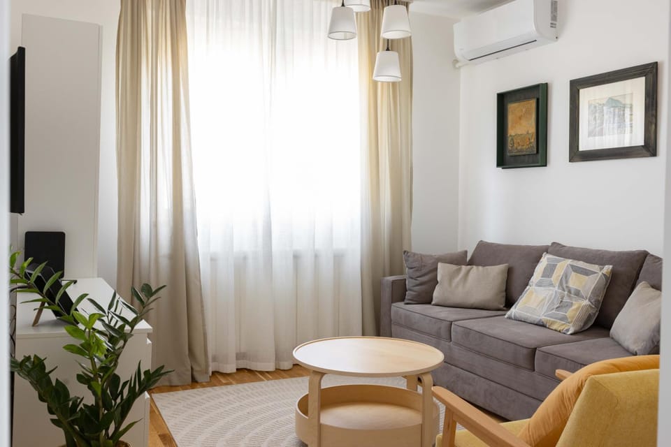 Living room, Seating area, air conditioner