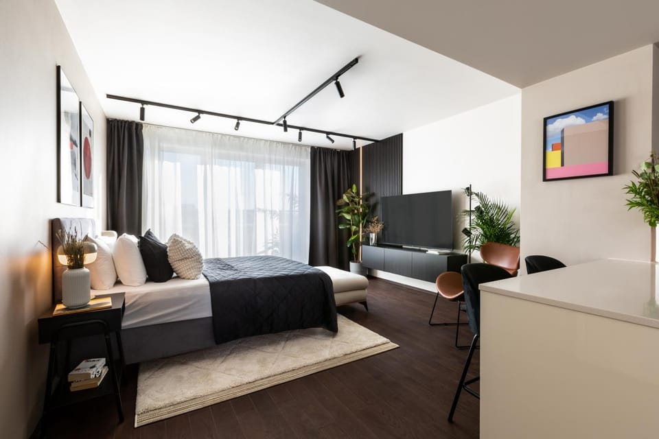 Bed, TV and multimedia, Living room