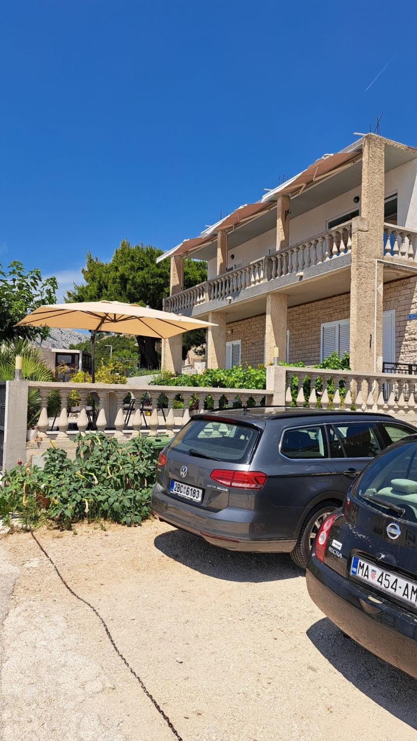 Property building, Facade/entrance, Off site