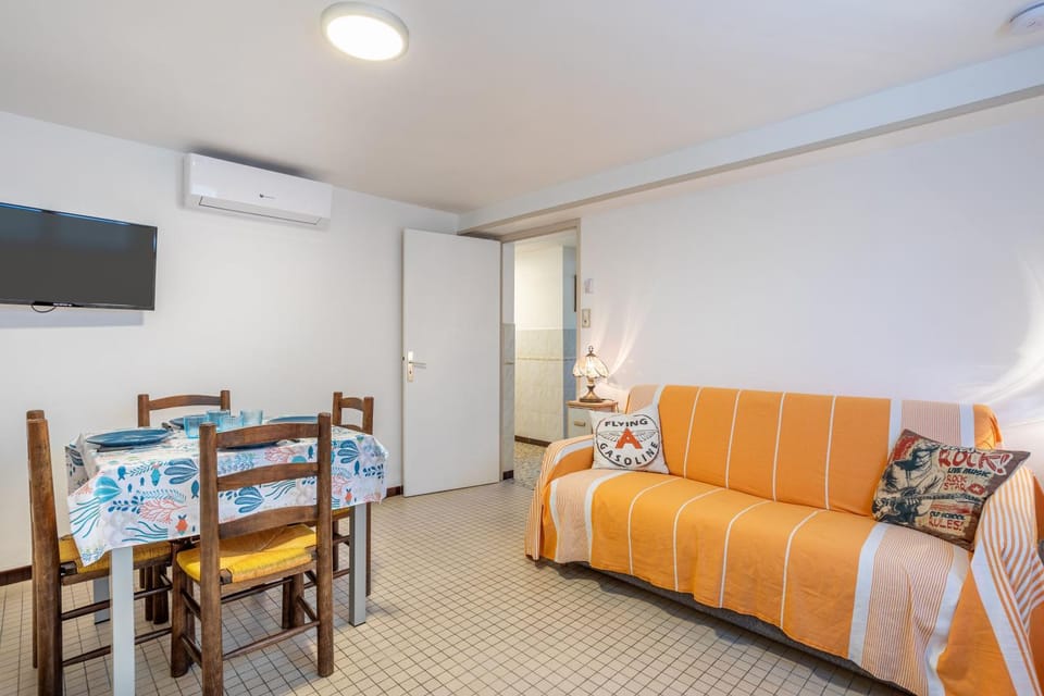 Property building, Living room, Bedroom
