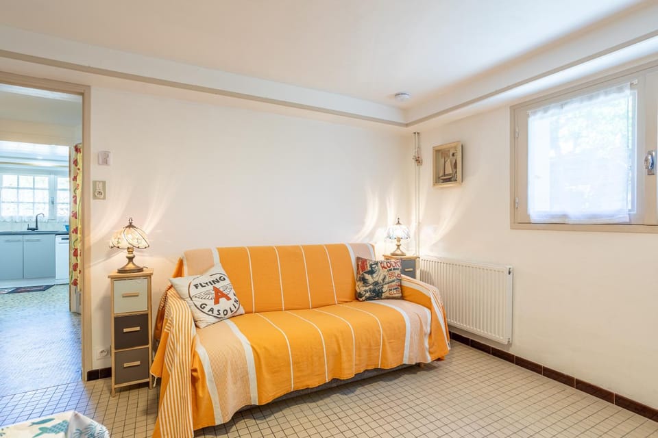 Property building, Living room, Bedroom