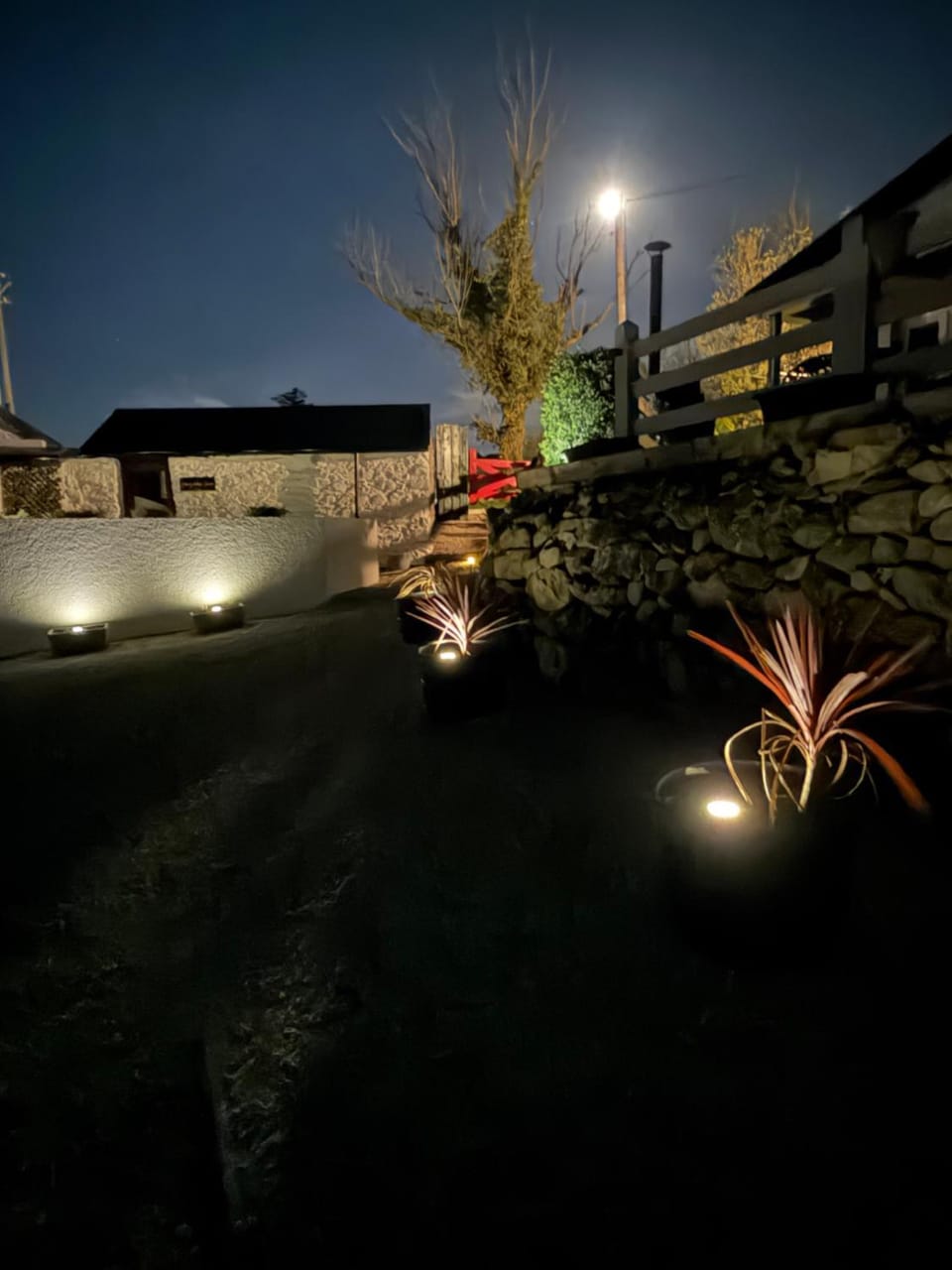 Rae's Cabin, Log Cabin with Hot Tub & Covered Deck, Carrigart Cabin in County Donegal