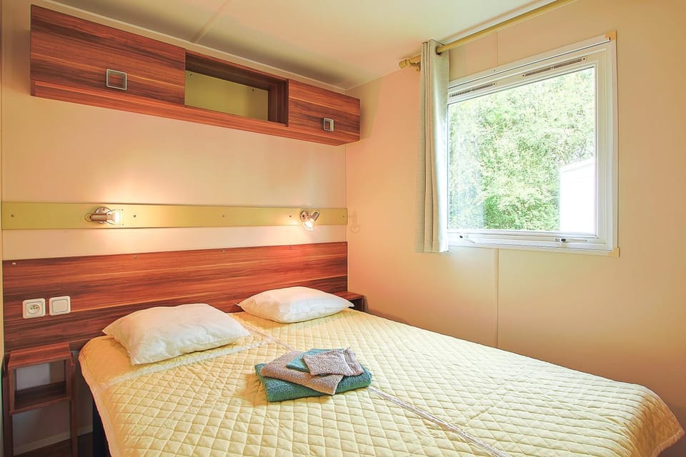Property building, Living room, Bedroom