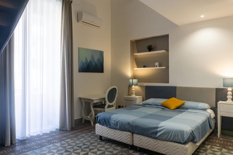Bed, Photo of the whole room, Bedroom, air conditioner