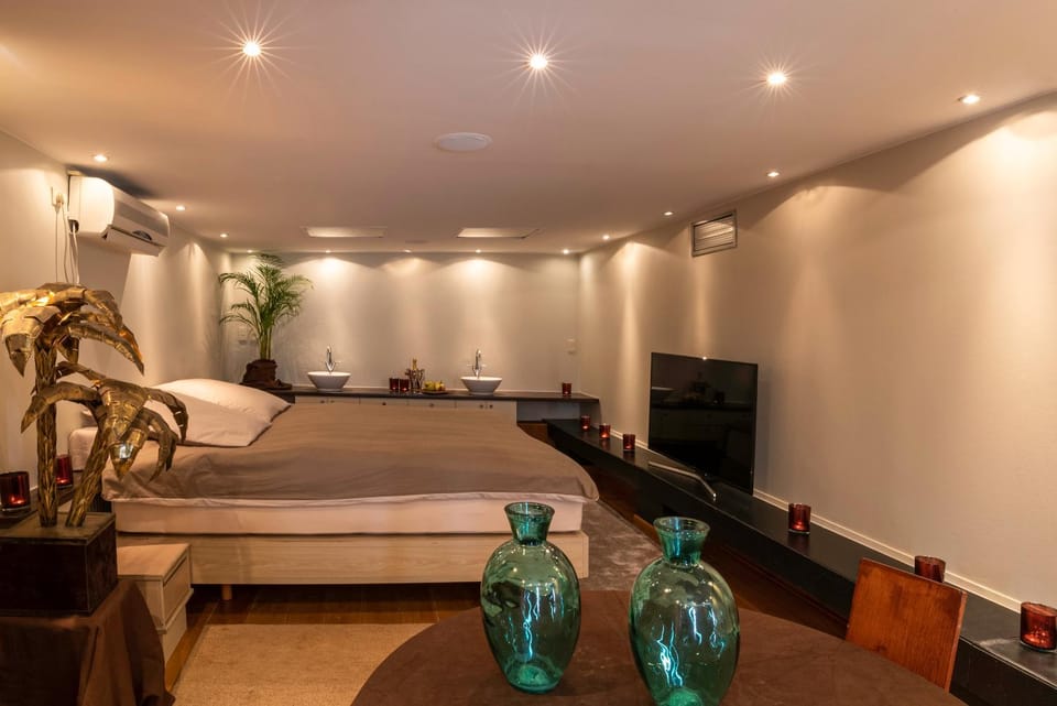 BeautyD JUNIOR-SUITE family room for up to 3 children centrum GULLEGEM KORTRIJK Bed and Breakfast in Flanders